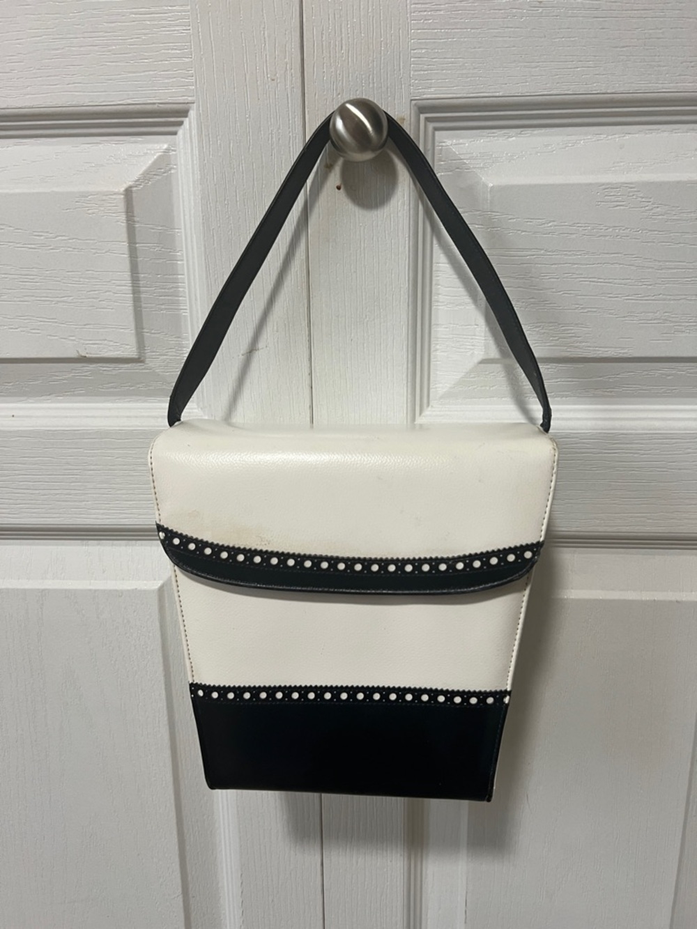 Vintage Classic Two-Tone Shoulder purse - Navy & White - Picture 2 of 13